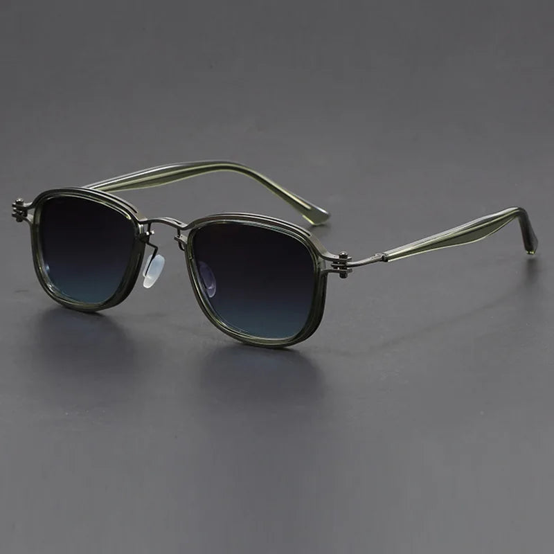 Unisex Classic Square Frame Sunglasses with UV protection, perfect for summer eyewear