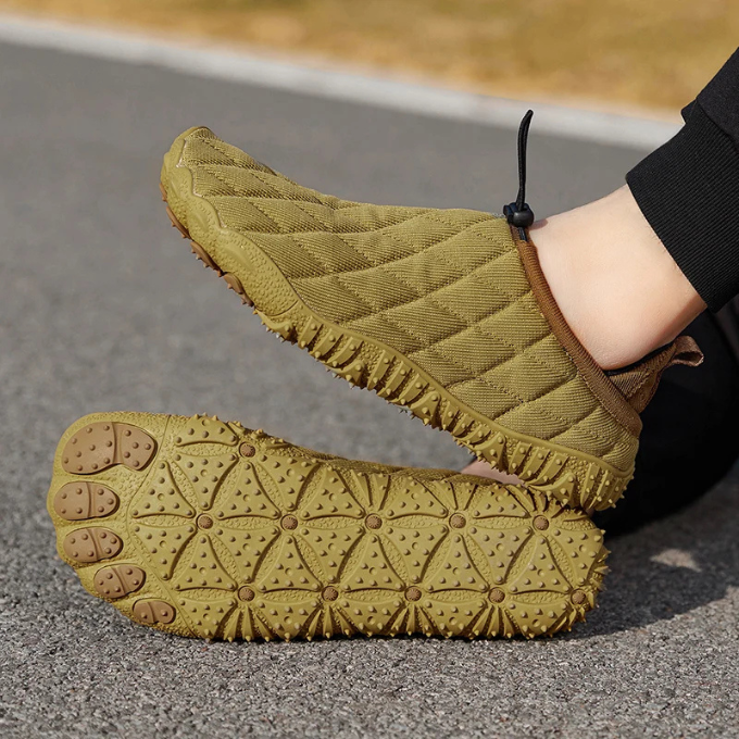 Lightweight unisex puffer walking shoes featuring a grip sole for indoor and outdoor wear.