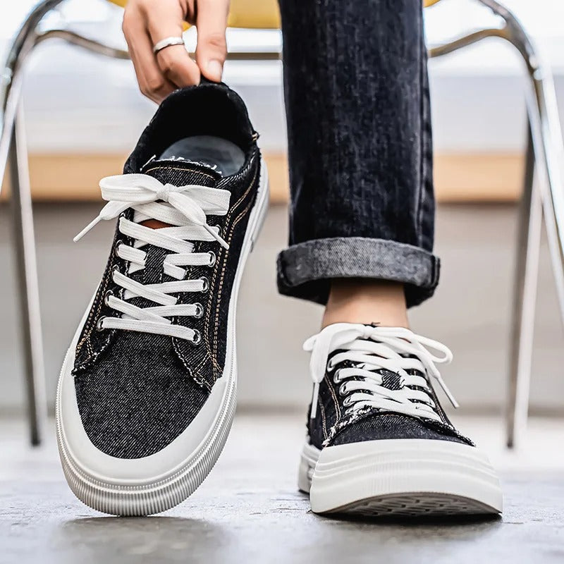 Unisex denim low-top sneakers, a key piece for street style, featuring a sturdy rubber sole.
