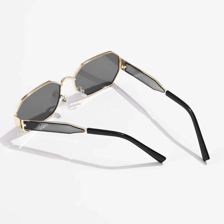 Classic gold frame sunglasses with UV400 lenses, perfect for a refined and versatile look.