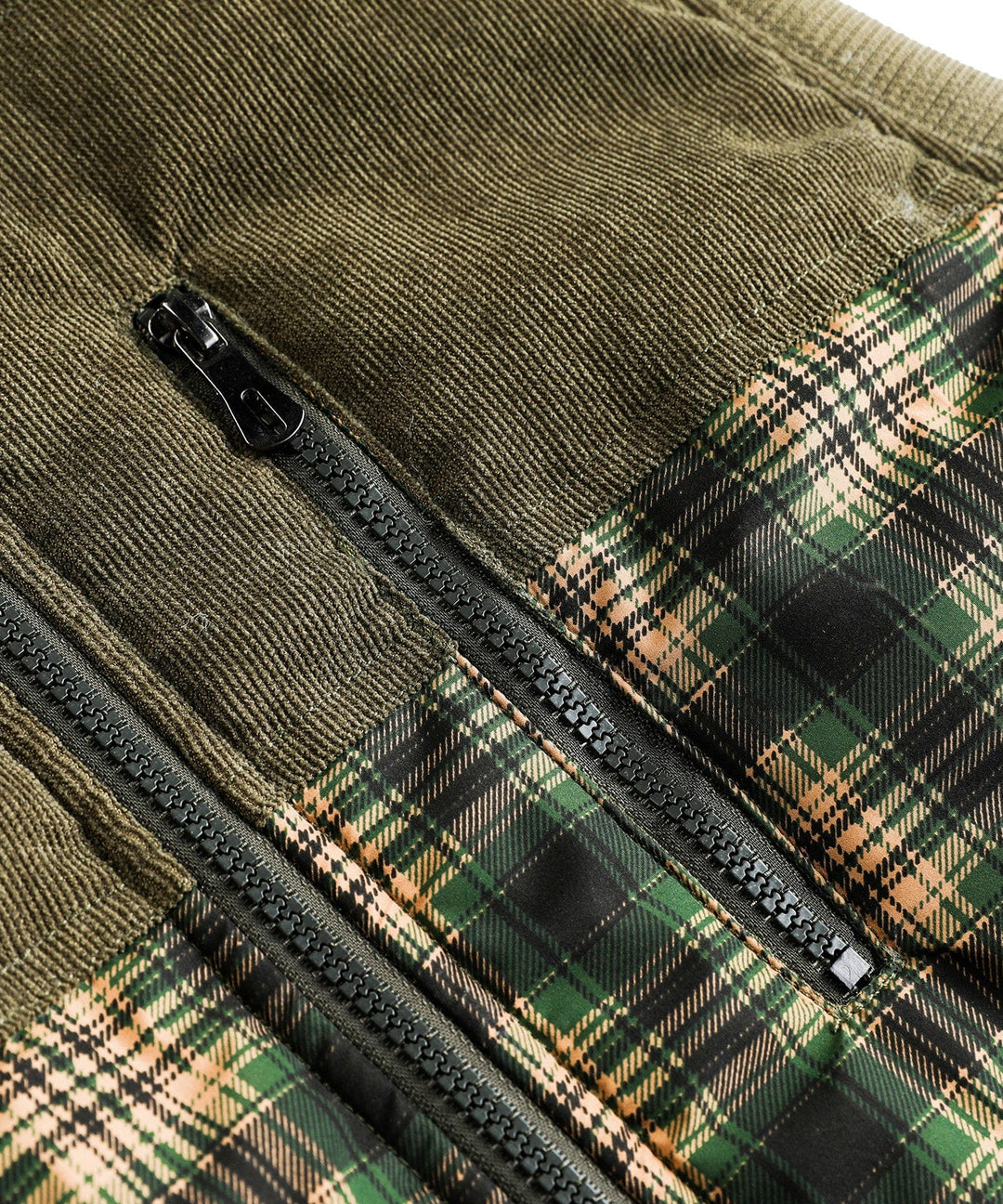 Unisex green insulated vest, perfect for cold weather outdoor activities