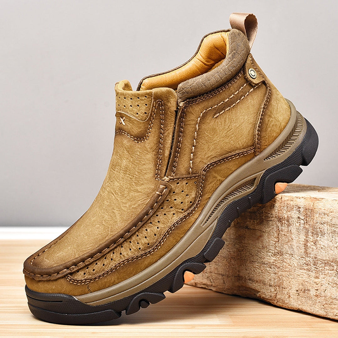 Unisex high-top shoes in black, featuring orthopedic support and premium leather for comfort