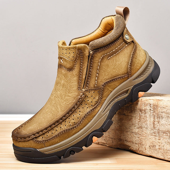 Unisex high-top shoes in black, featuring orthopedic support and premium leather for comfort