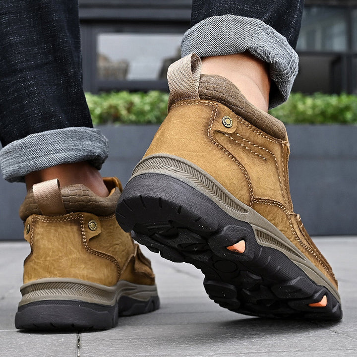 Black leather high-top shoes for casual wear, unisex and orthopedic for enhanced comfort and posture