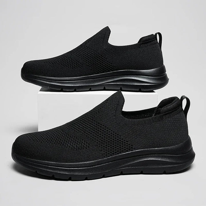 Casual unisex knit sneakers with a foam sole, ideal for easy wear and all-day comfort.