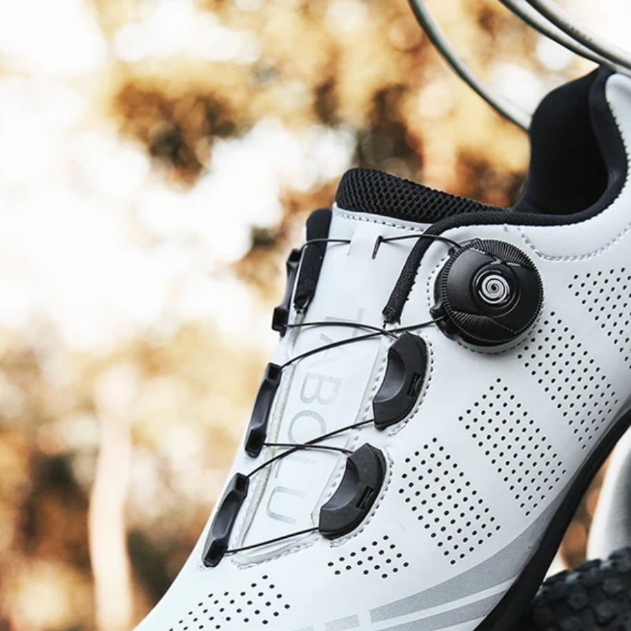 Unisex orthopedic cycling shoes in black, providing enhanced comfort & foot support for road cycling performance.