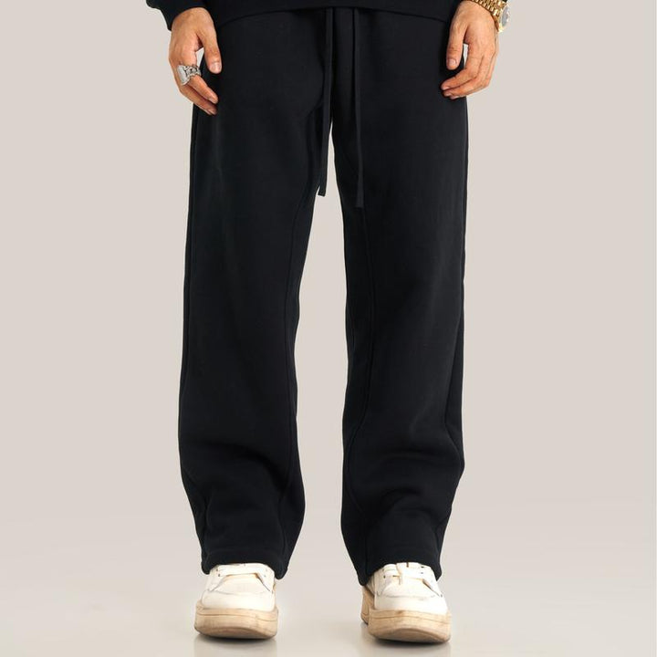 Soft athleisure unisex sweatpants made from premium fleece, ideal for comfort and everyday style