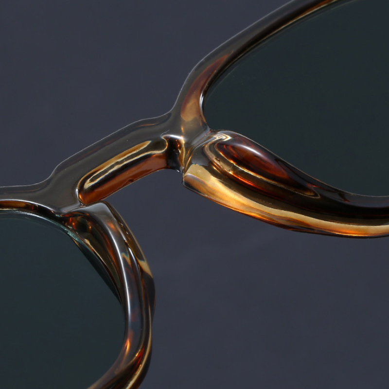 Stylish unisex retro square sunglasses, perfect fashion accessory with UV protection