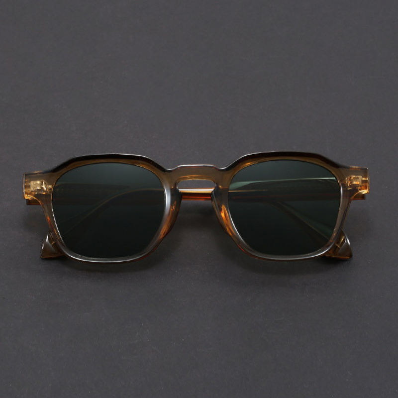 Timeless retro square sunglasses for men and women, essential eyewear accessory