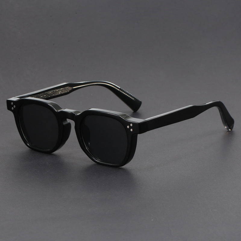 Classic unisex vintage square sunglasses, a must-have accessory for timeless eyewear style