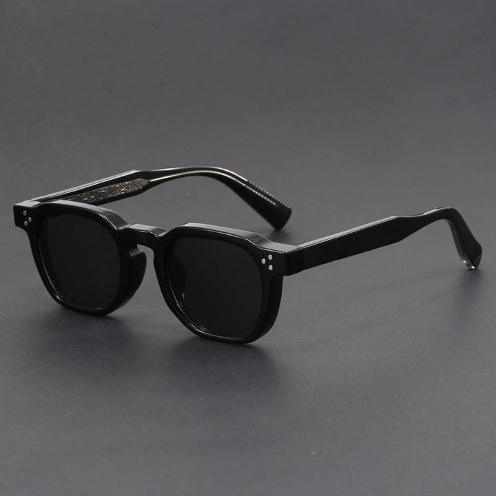 Classic unisex vintage square sunglasses, a must-have accessory for timeless eyewear style