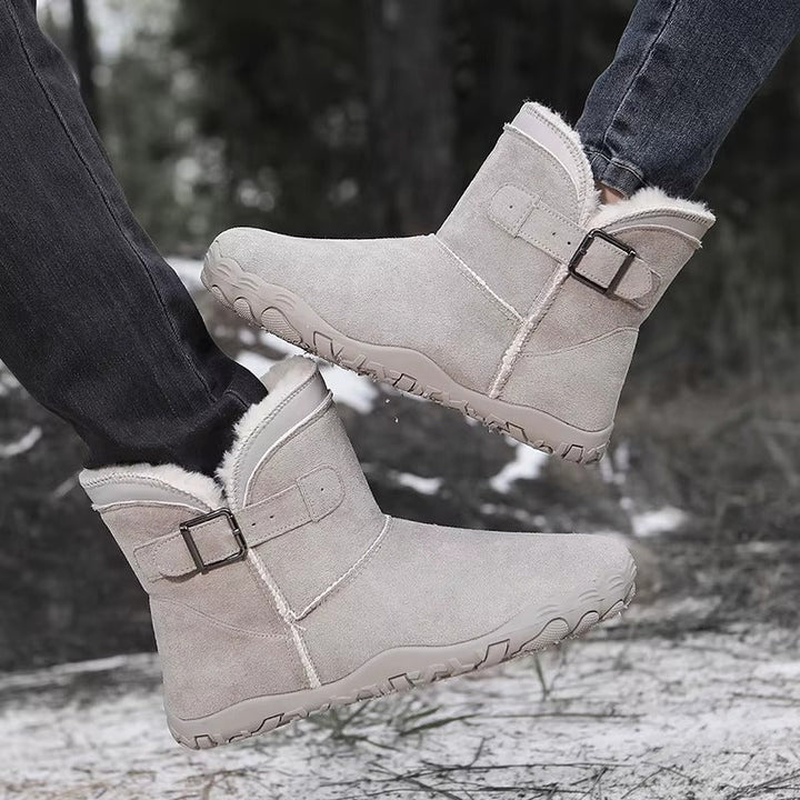Warm minimalist winter boots, unisex, ideal for outdoor comfort & flexibility.