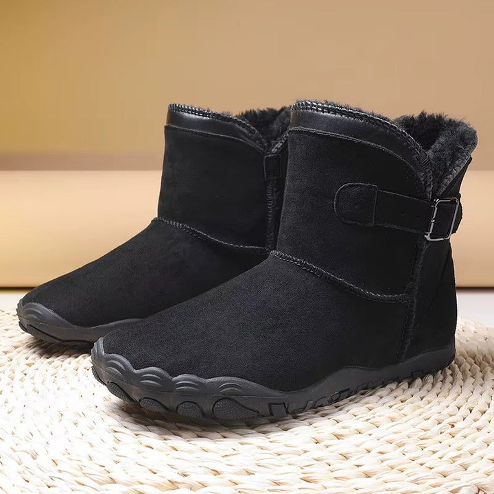 Warm minimalist outdoor boots, unisex design, flexible sole for winter adventure.