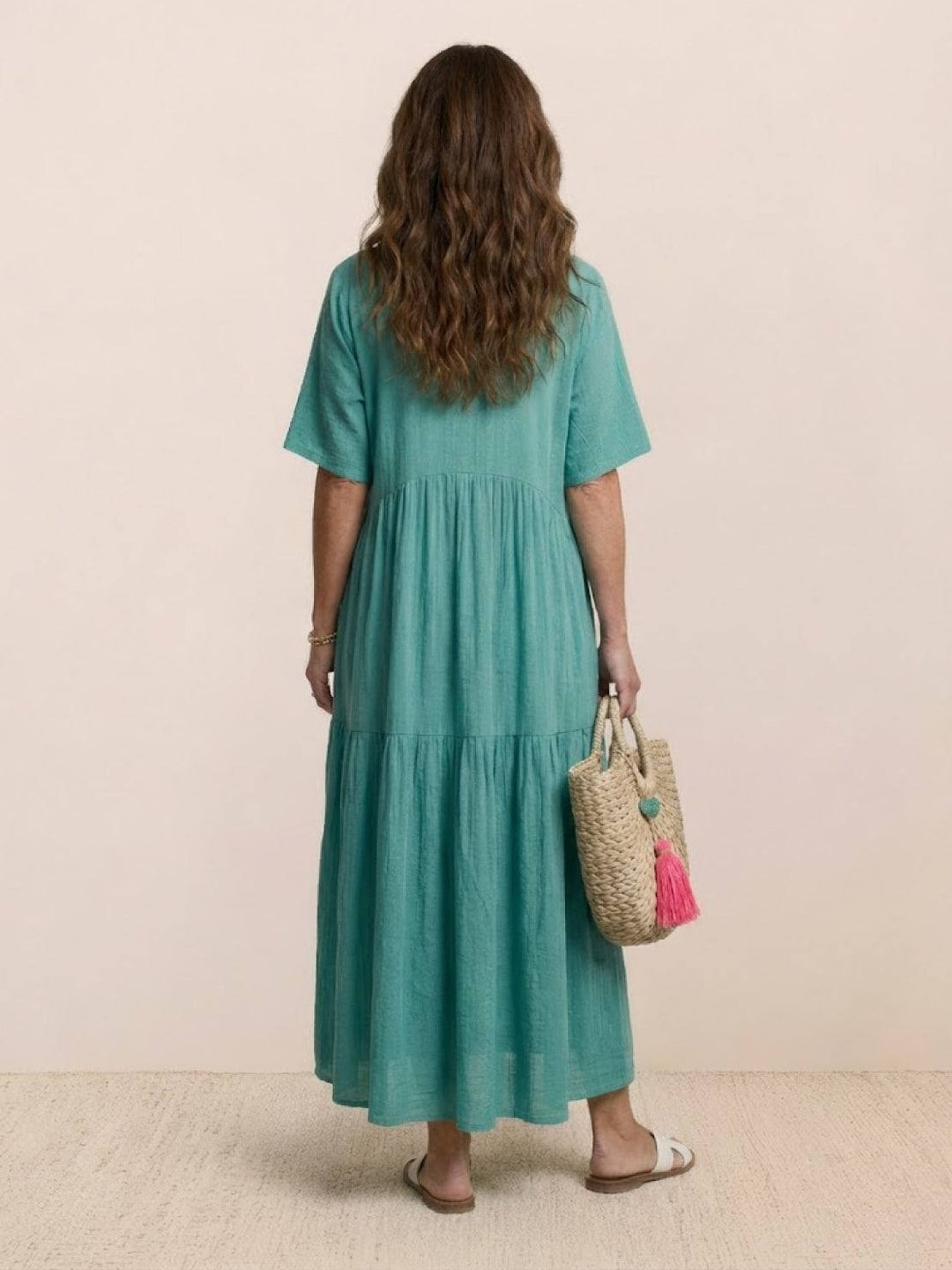 Long women's V-neck tiered maxi dress, flowy boho style, a summer essential.