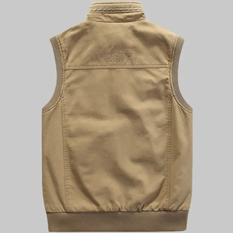 Men's vintage outdoor utility vest with numerous multi-pockets, ideal for fishing, hiking, and travel.