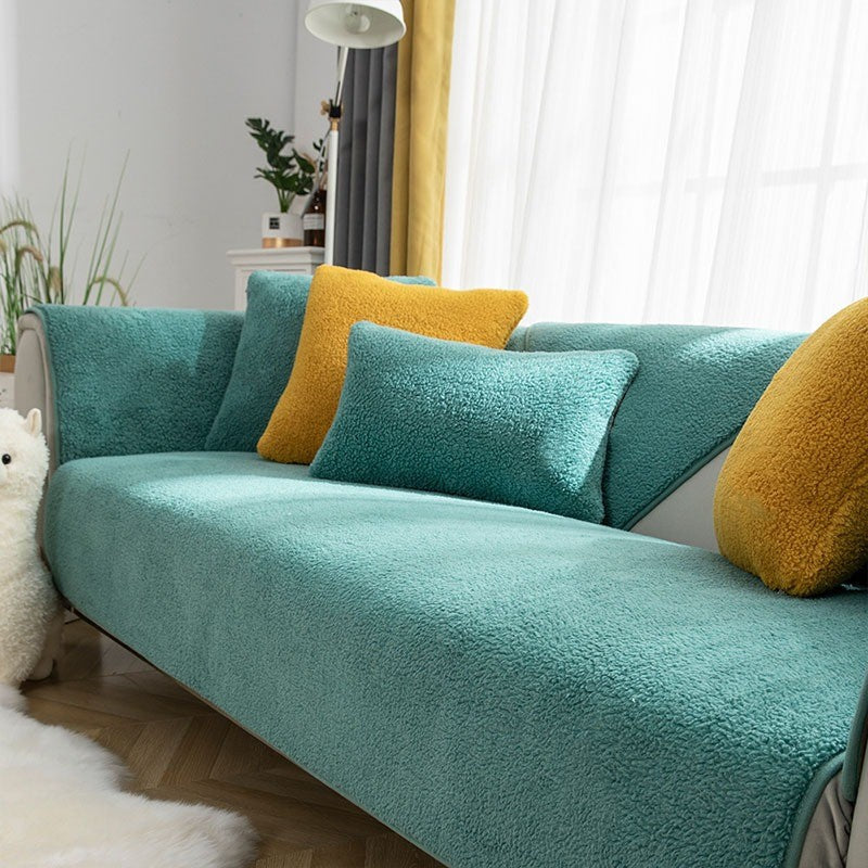 Non-slip waterproof fleece sofa cover, plush & durable, securing your couch and protecting from spills.