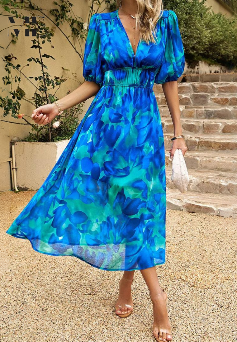 Comfortable women's belted midi dress, ideal for everyday wear with an abstract print.