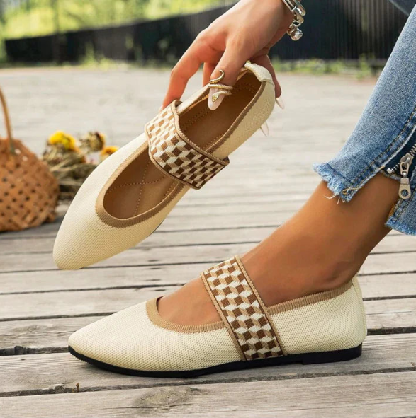 Stylish women's pointed toe ballet flats in nude, comfortable spring shoes
