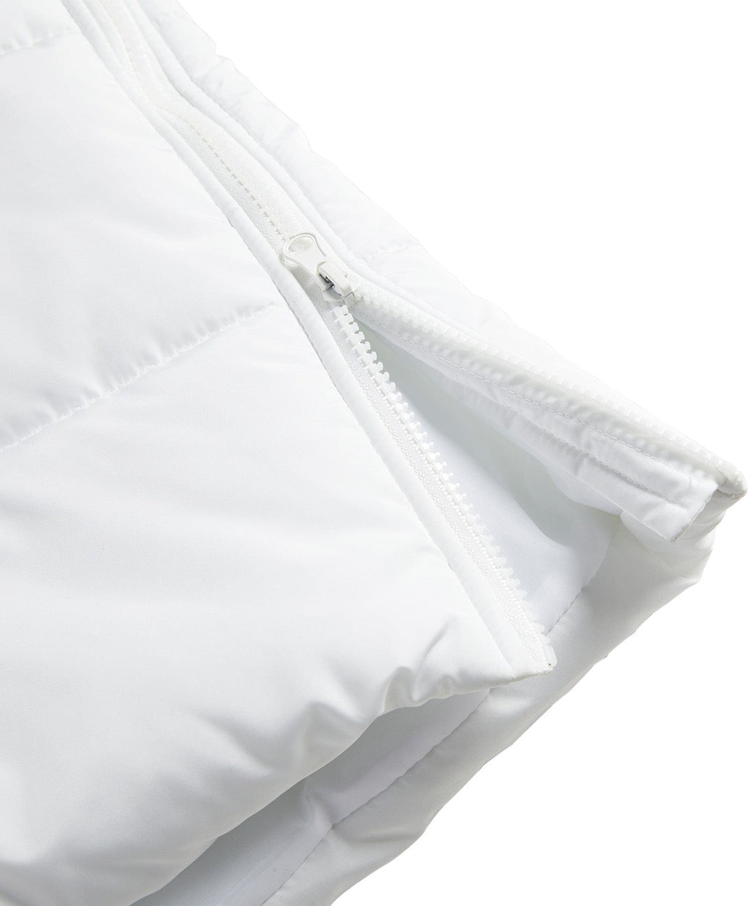 Winter-ready women's longline puffer vest, featuring a comfortable quilted design.