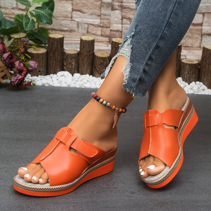 Women's summer flat sandals, providing ultimate comfort for stylish casual outfits.