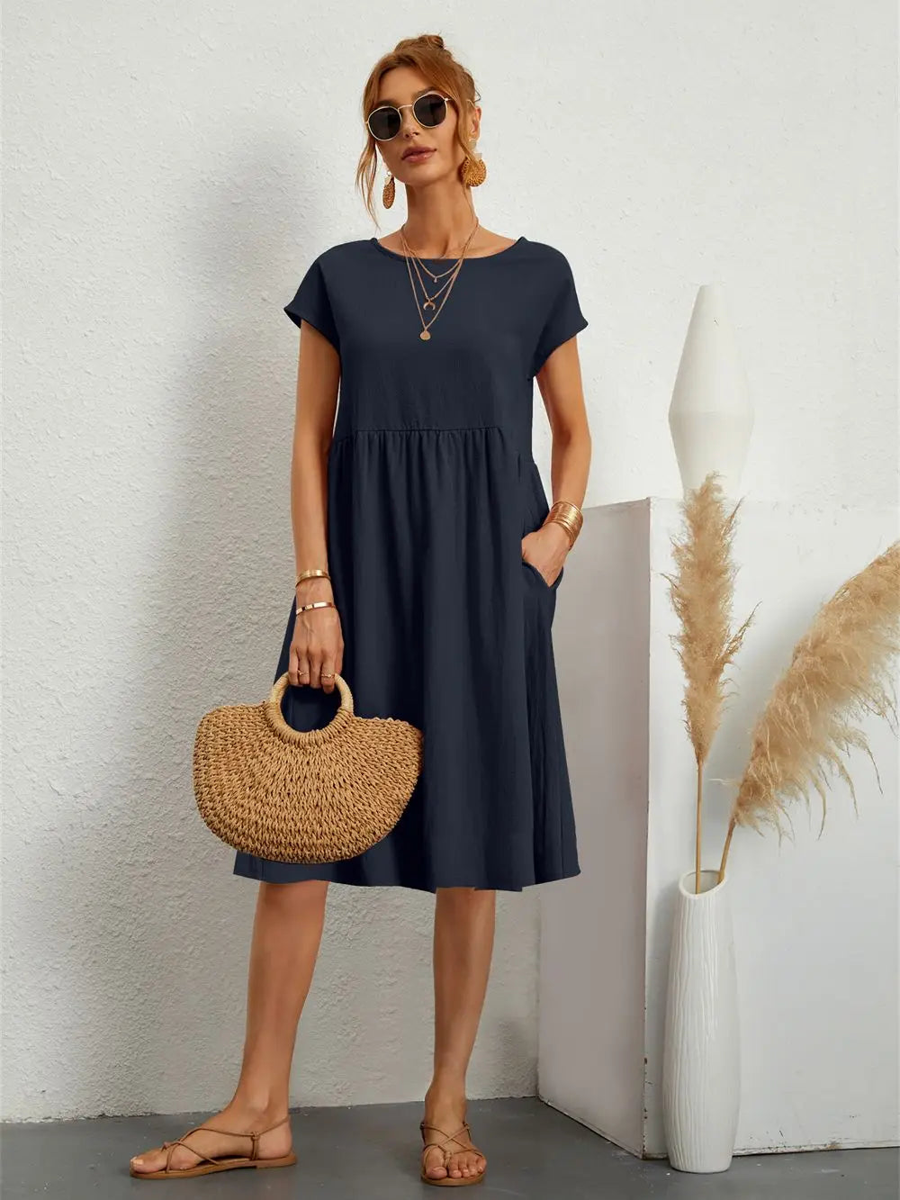 Round neck women's midi dress with pockets, a comfortable short sleeve option for everyday style.