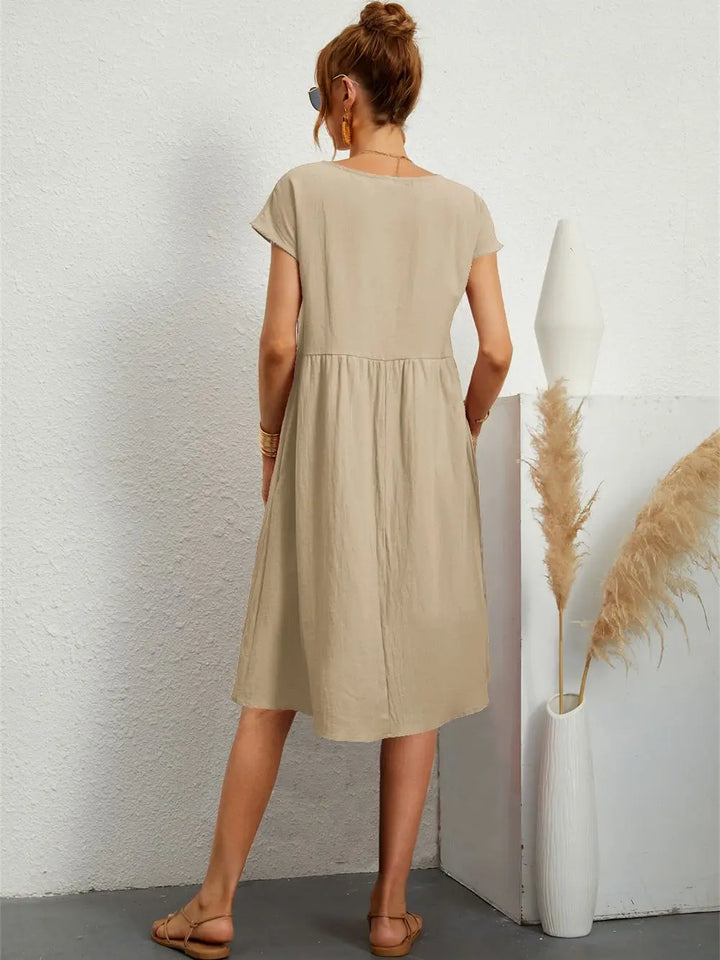 Khaki women's midi dress, casual and comfortable, with short sleeves and convenient pockets.