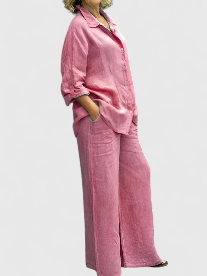 Relaxed & chic women's lounge set, comfortable two-piece for versatile casual wear and everyday style.