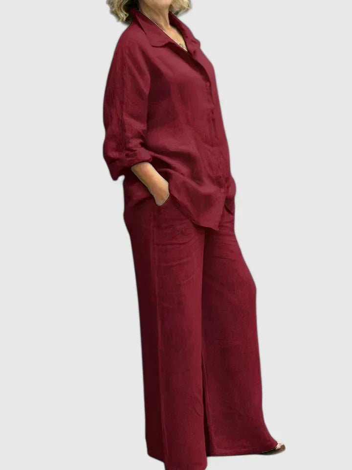 Stylish women's matching lounge set with a relaxed fit, ideal for chic everyday comfort.