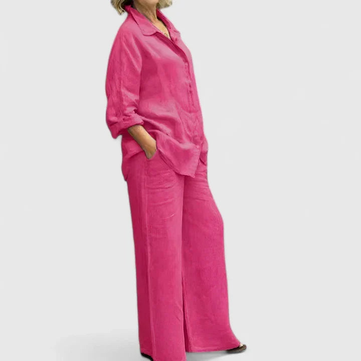 Soft fabric women's lounge set, a comfortable and chic two-piece for relaxed casual wear.