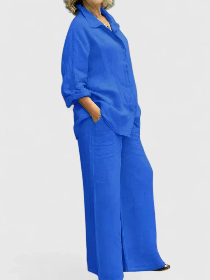 Relaxed fit women's lounge set, super comfortable and chic for versatile casual wear.