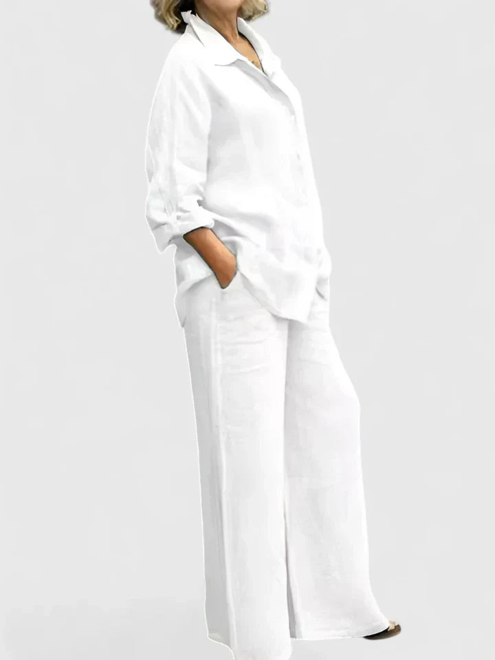 Fashionable women's matching set, a comfortable and relaxed fit lounge wear for chic style.