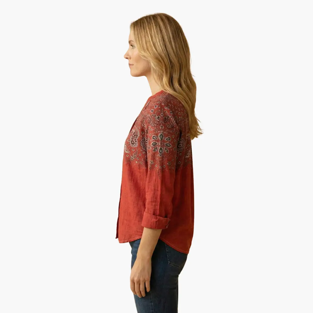 Professional women's button-down shirt, long sleeves, classic collar, suitable for workwear fashion.