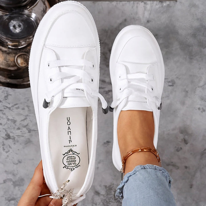 Versatile women's casual flatform court shoes with a classic lace-up design, ideal for everyday style.