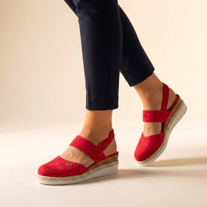 Casual women's espadrille platform sandals, ideal for beach style, summer fashion, and comfortable daily wear.