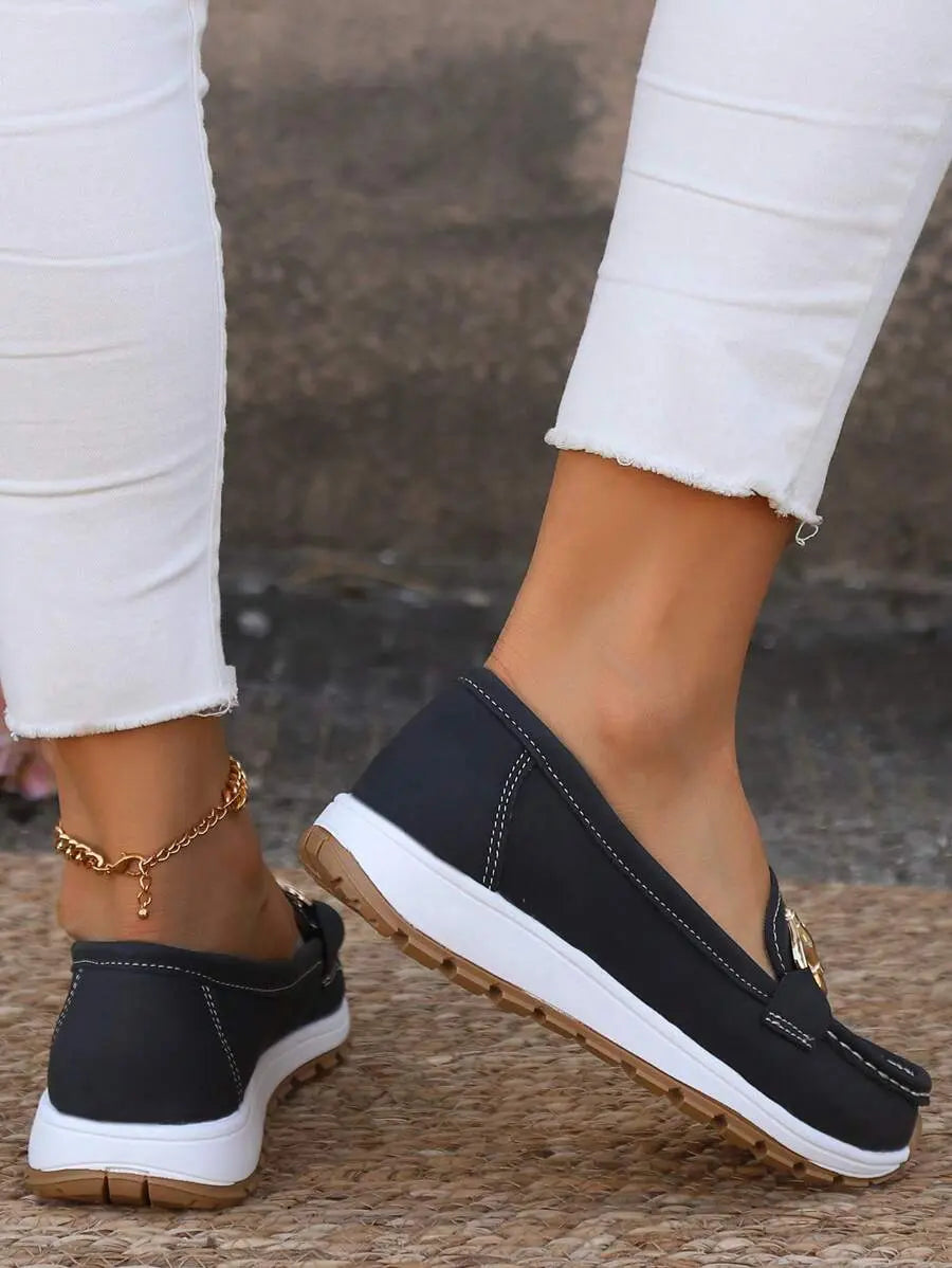 Non-slip women's loafers, ideal for daily wear, providing superior comfort and support.