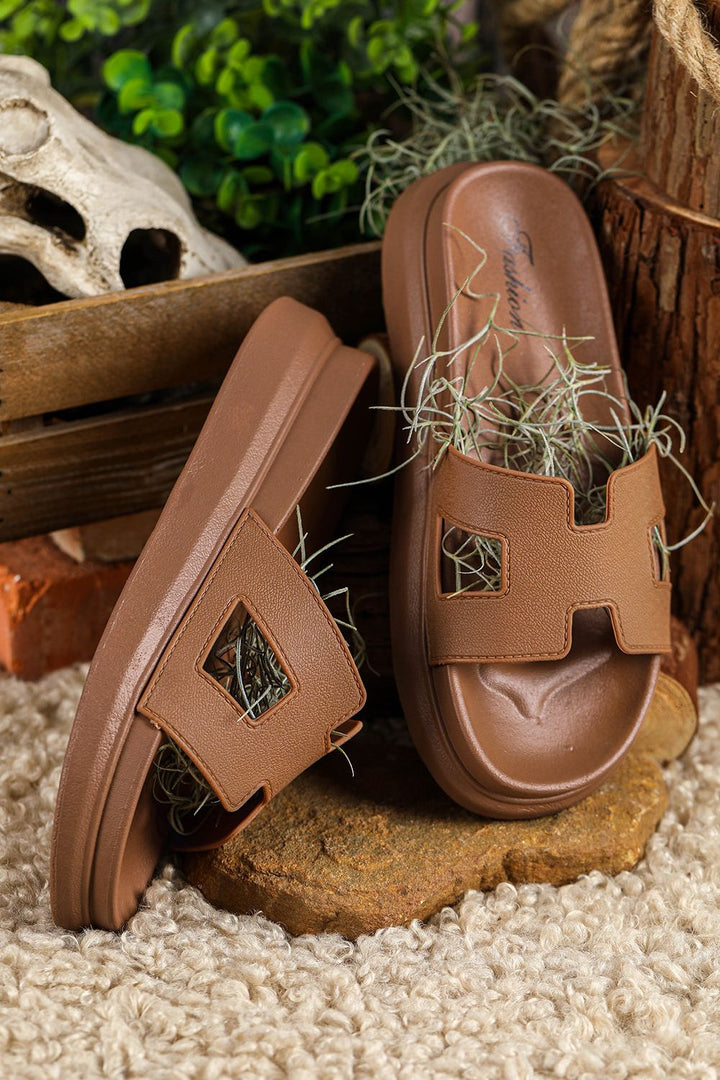 Women's relaxed strappy sandals, perfect casual summer footwear choice.
