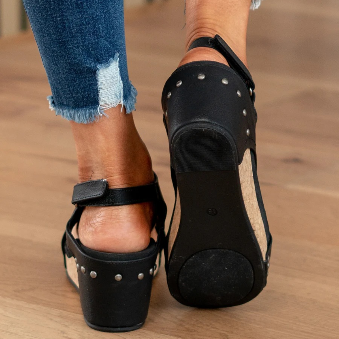 Versatile women's slip-on wedge sandals. Comfortable & supportive for everyday wear, chic summer style.