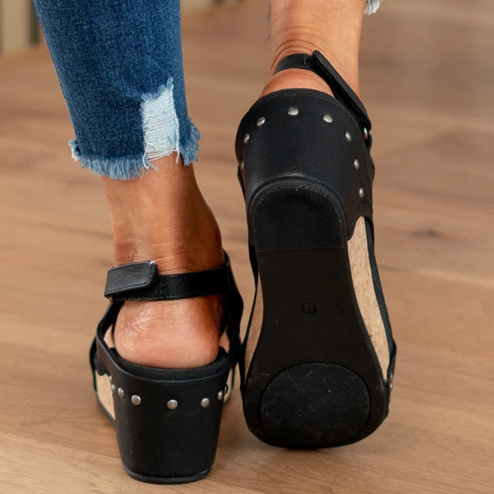 Versatile women's slip-on wedge sandals. Comfortable & supportive for everyday wear, chic summer style.