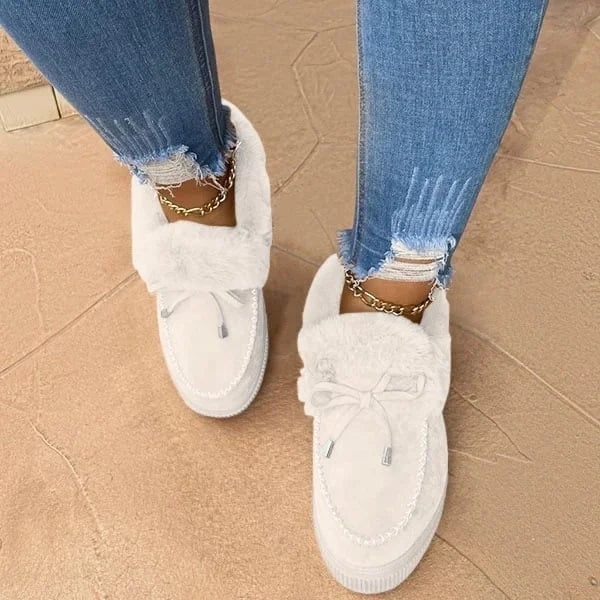 Soft cotton women's slip-on shoes, warmly lined, ideal for cozy winter and everyday comfort.