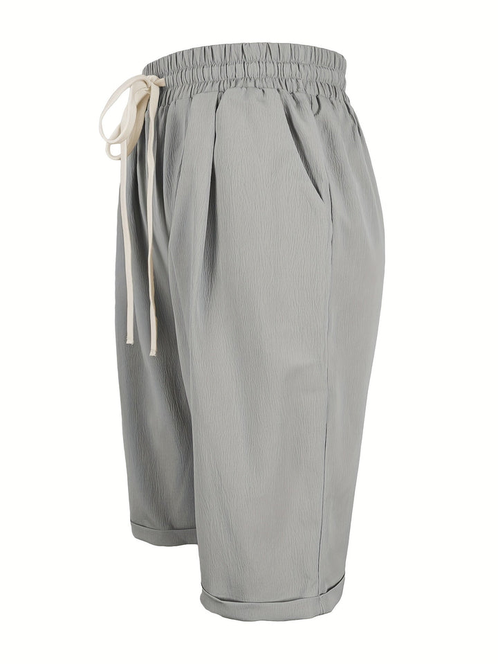 Everyday women's pull-on shorts. Cropped straight leg with elastic waist, offering a comfortable and versatile casual fit.