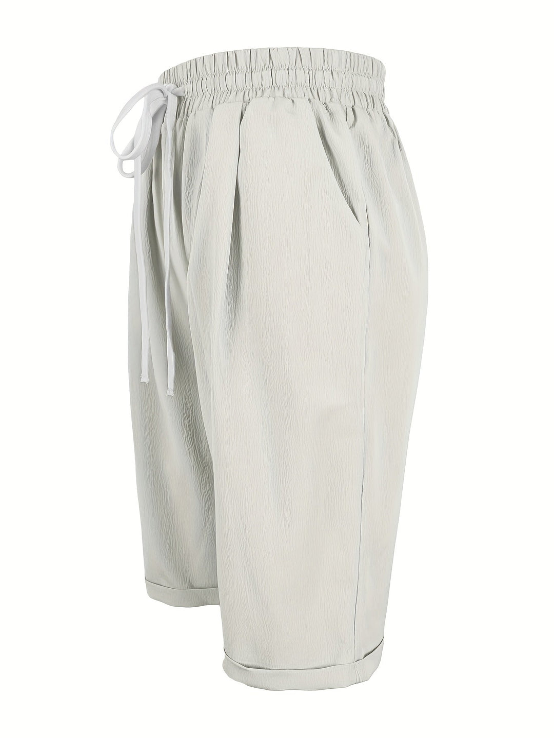 Trendy women's cropped straight leg shorts. Pull-on style with elastic waist, offering comfort and versatility for fashion.
