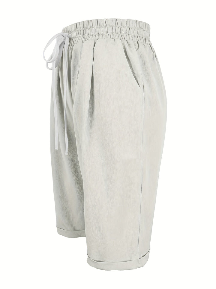 Trendy women's cropped straight leg shorts. Pull-on style with elastic waist, offering comfort and versatility for fashion.