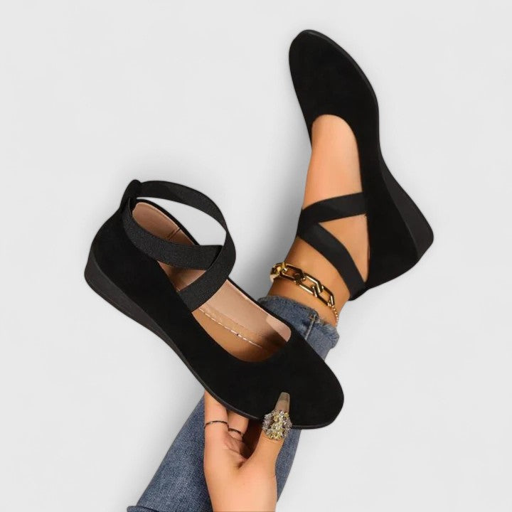 Women's cushioned slip-on orthopedic shoes, ideal for all-day comfort & daily wear.