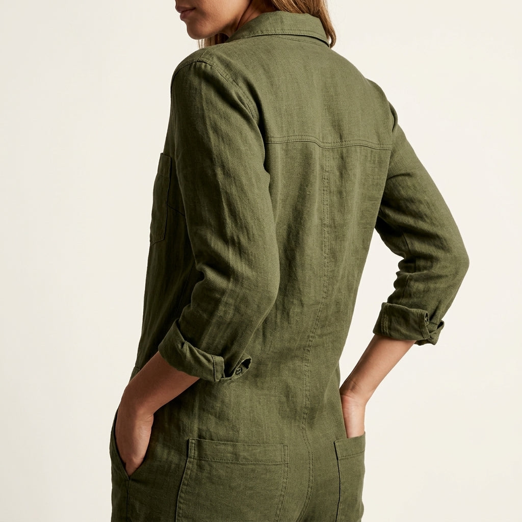 Chic women's button-front jumpsuit. Casual elegance, relaxed fit, perfect for versatile day-to-night styling.