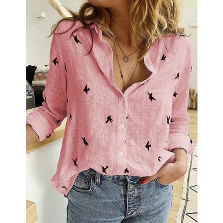 Women's elegant blouse, comfortable relaxed fit. Versatile long-sleeve top for casual or office wear.