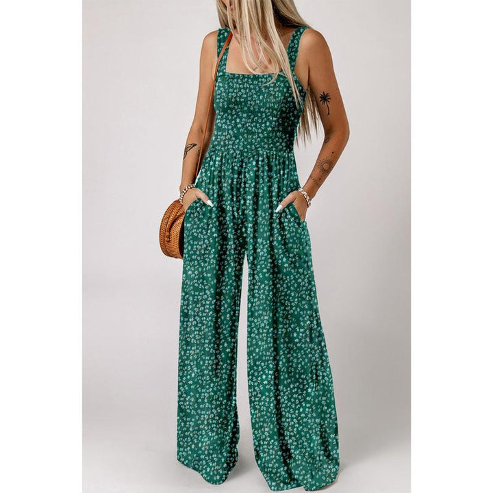 Floral wide-leg jumpsuit with short sleeves, a perfect blend of casual and elegant spring fashion.