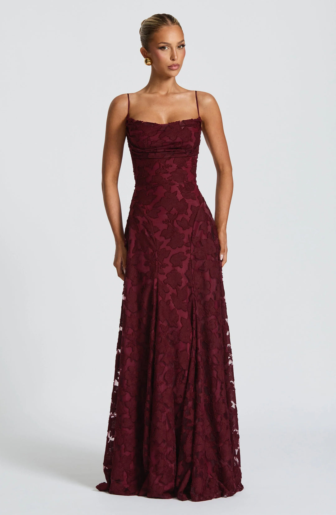 Women's elegant flowy maxi dress in a soft fabric, perfect for formal occasions & parties.