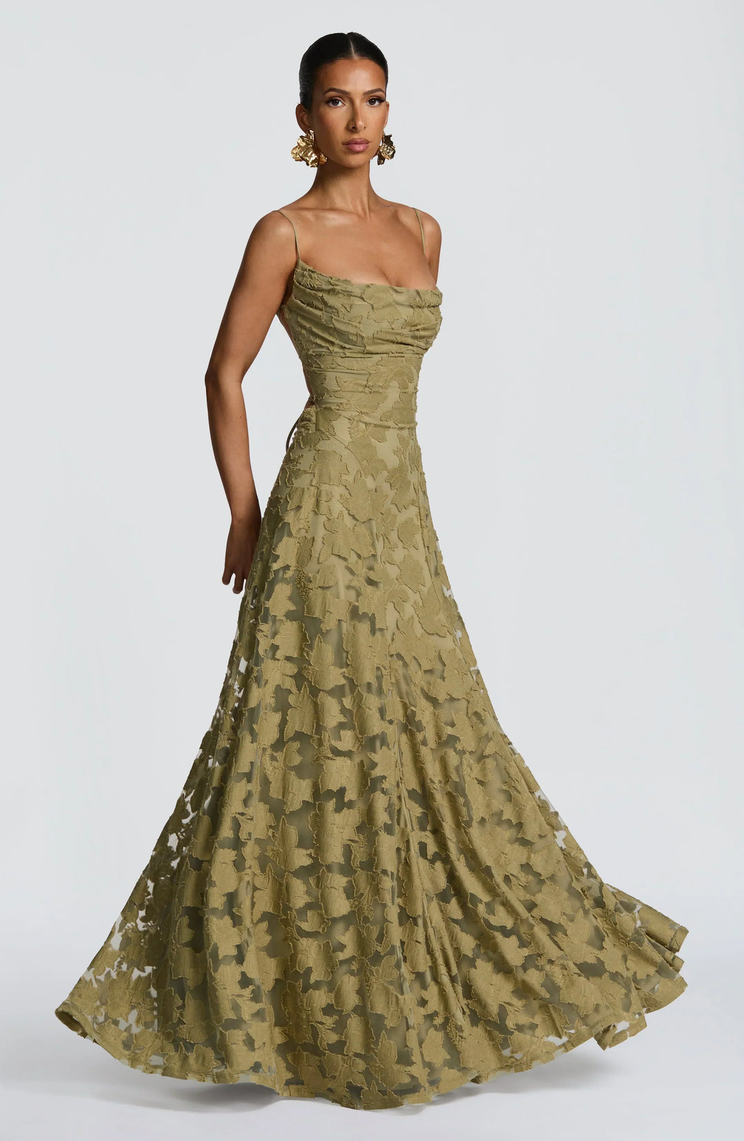 Women's formal wear: an elegant flowy maxi dress, perfect for upscale events.