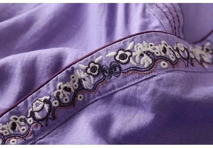Relaxed fit women's patterned blouse, V-neck design. Comfortable & stylish for versatile wear.