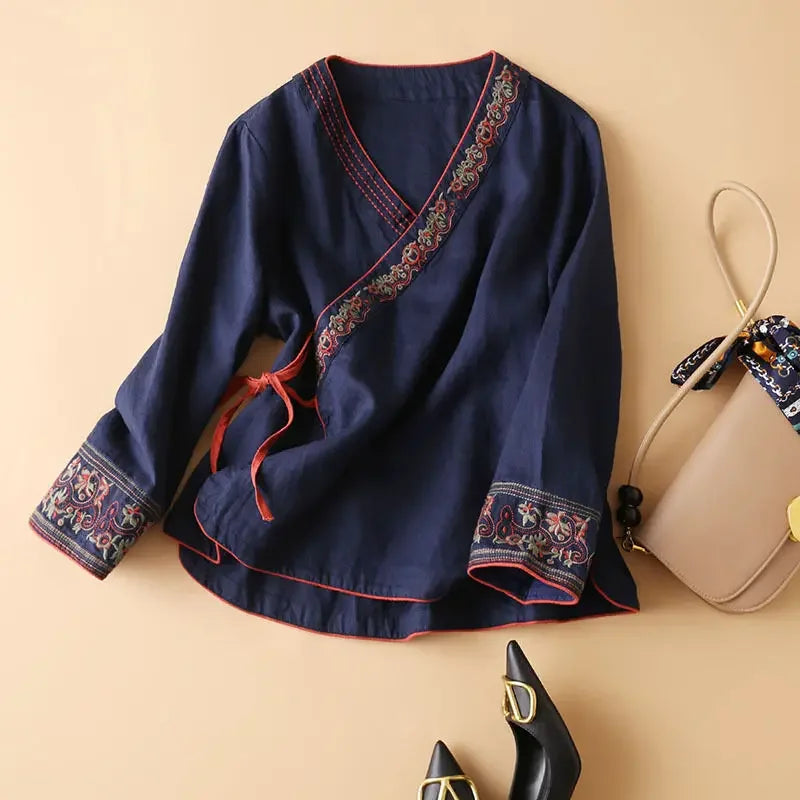 Elegant women's patterned blouse, V-neck, relaxed fit. Comfortable & versatile for many occasions.